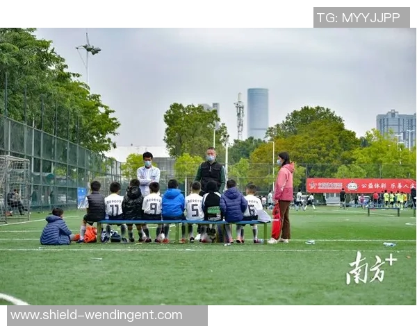 探索lw足球的魅力与发展潜力,助力青少年成长与竞技水平提升 探索lw足球的魅力与发展潜力,助力青少年成长与竞技水平提升